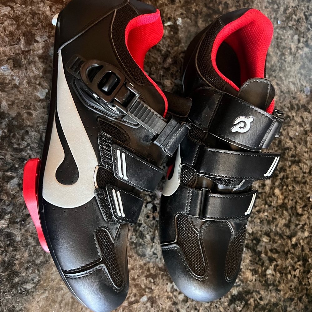 Brand new Peloton shoes cycle shoes. Size 40 (women's 9). Never worn